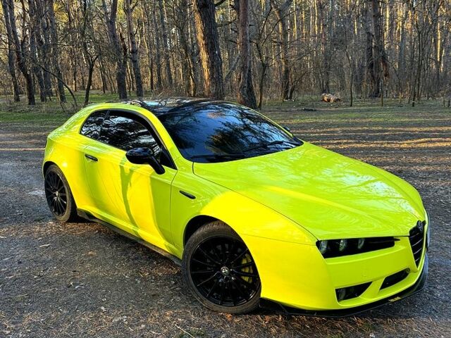 Желтый Альфа Ромео Брера, объемом двигателя 2.4 л и пробегом 18500 тыс. км за 22000 $, фото 11 на Automoto.ua