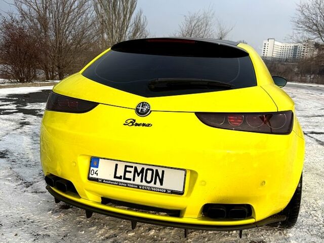 Желтый Альфа Ромео Брера, объемом двигателя 2.4 л и пробегом 18500 тыс. км за 22000 $, фото 2 на Automoto.ua