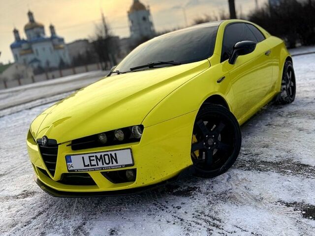 Желтый Альфа Ромео Брера, объемом двигателя 2.4 л и пробегом 18500 тыс. км за 22000 $, фото 5 на Automoto.ua