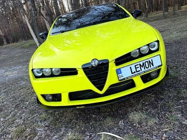 Желтый Альфа Ромео Брера, объемом двигателя 2.4 л и пробегом 18500 тыс. км за 22000 $, фото 9 на Automoto.ua