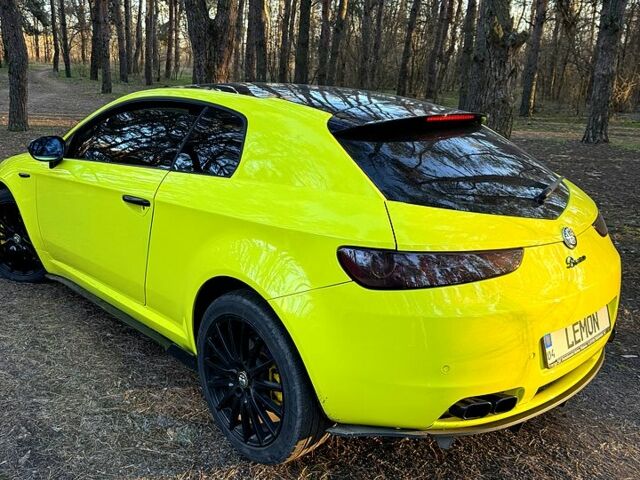 Желтый Альфа Ромео Брера, объемом двигателя 2.4 л и пробегом 18500 тыс. км за 22000 $, фото 10 на Automoto.ua