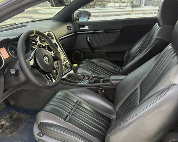 Желтый Альфа Ромео Брера, объемом двигателя 2.4 л и пробегом 185 тыс. км за 20000 $, фото 32 на Automoto.ua