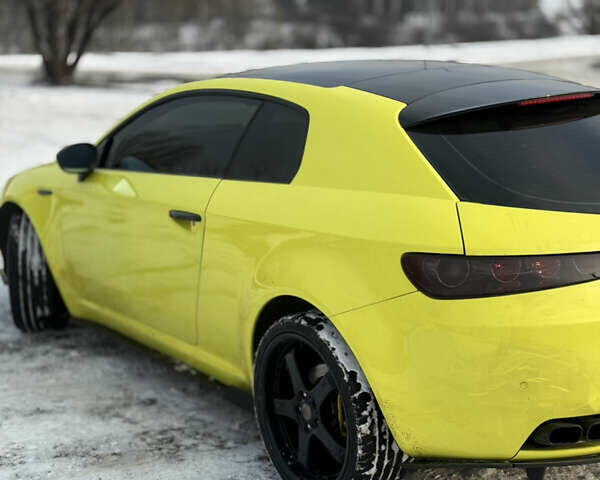 Желтый Альфа Ромео Брера, объемом двигателя 2.4 л и пробегом 185 тыс. км за 20000 $, фото 23 на Automoto.ua