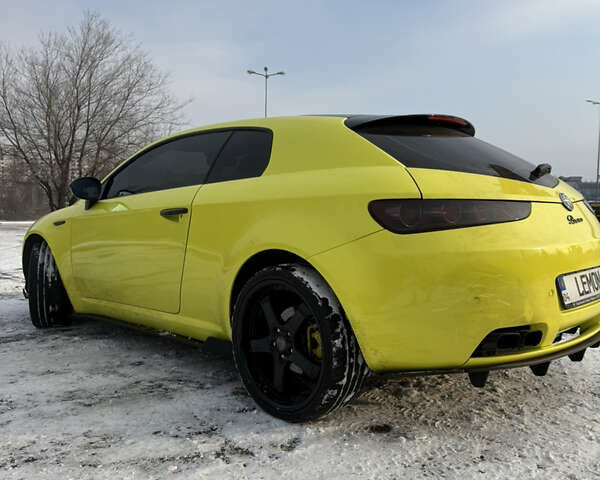 Желтый Альфа Ромео Брера, объемом двигателя 2.4 л и пробегом 185 тыс. км за 20000 $, фото 40 на Automoto.ua