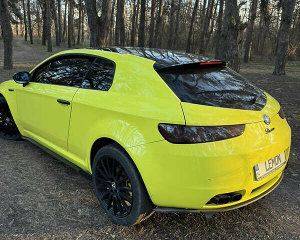 Желтый Альфа Ромео Брера, объемом двигателя 2.4 л и пробегом 185 тыс. км за 20000 $, фото 8 на Automoto.ua