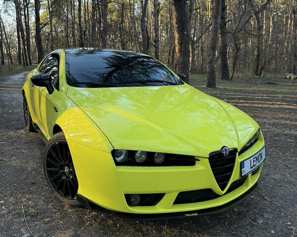 Желтый Альфа Ромео Брера, объемом двигателя 2.4 л и пробегом 185 тыс. км за 20000 $, фото 4 на Automoto.ua