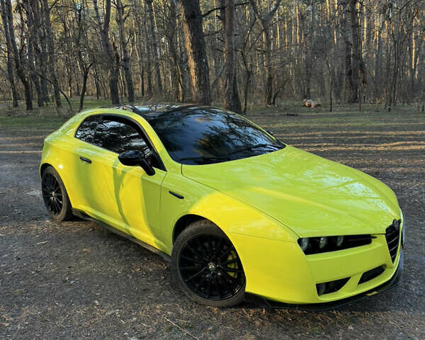 Желтый Альфа Ромео Брера, объемом двигателя 2.4 л и пробегом 185 тыс. км за 20000 $, фото 6 на Automoto.ua