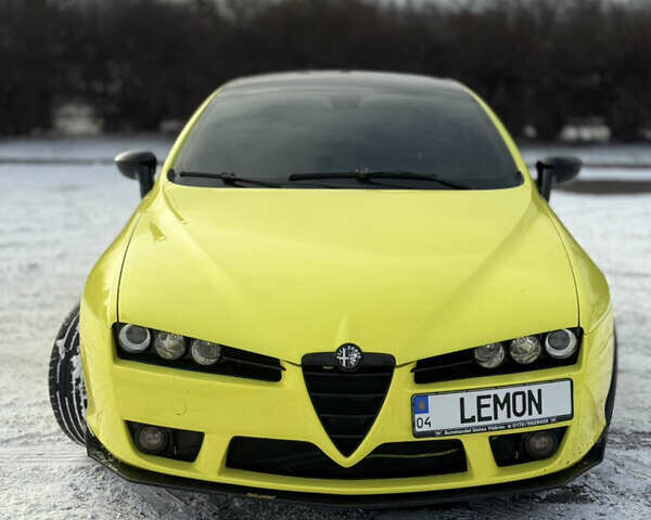 Желтый Альфа Ромео Брера, объемом двигателя 2.4 л и пробегом 185 тыс. км за 20000 $, фото 17 на Automoto.ua