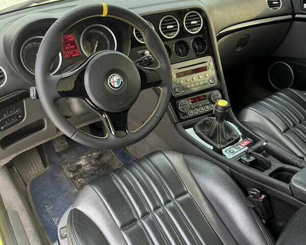 Желтый Альфа Ромео Брера, объемом двигателя 2.4 л и пробегом 185 тыс. км за 20000 $, фото 33 на Automoto.ua