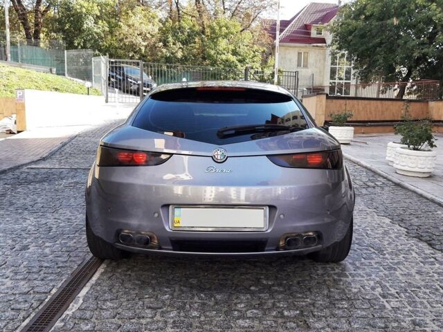 Сірий Альфа Ромео Brera, об'ємом двигуна 2 л та пробігом 150 тис. км за 13500 $, фото 4 на Automoto.ua
