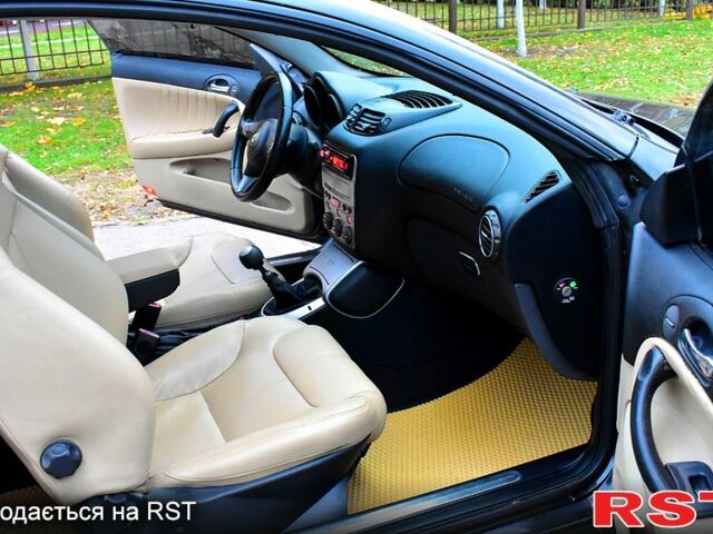 Черный Альфа Ромео ГТ, объемом двигателя 1.9 л и пробегом 227 тыс. км за 4200 $, фото 6 на Automoto.ua