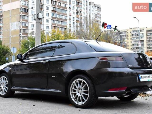Черный Альфа Ромео ГТ, объемом двигателя 1.9 л и пробегом 227 тыс. км за 4200 $, фото 6 на Automoto.ua
