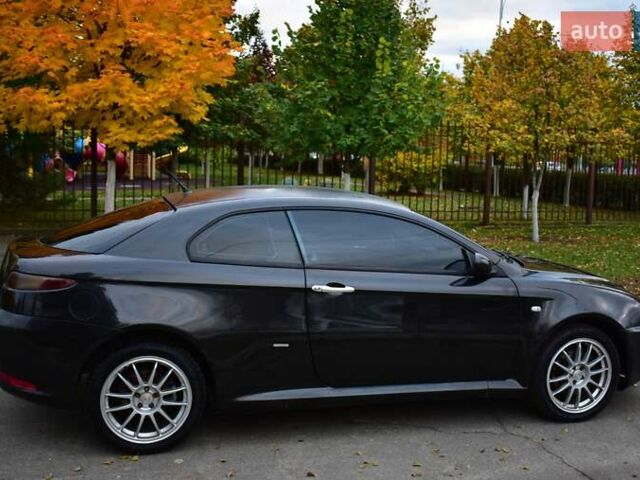 Черный Альфа Ромео ГТ, объемом двигателя 1.9 л и пробегом 227 тыс. км за 4200 $, фото 3 на Automoto.ua