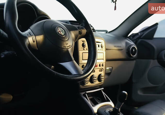 Черный Альфа Ромео ГТ, объемом двигателя 1.97 л и пробегом 120 тыс. км за 3500 $, фото 17 на Automoto.ua