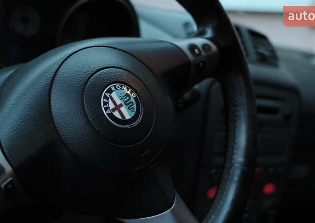 Черный Альфа Ромео ГТ, объемом двигателя 1.97 л и пробегом 120 тыс. км за 3500 $, фото 14 на Automoto.ua