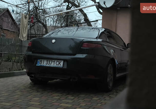 Черный Альфа Ромео ГТ, объемом двигателя 1.97 л и пробегом 120 тыс. км за 3500 $, фото 6 на Automoto.ua