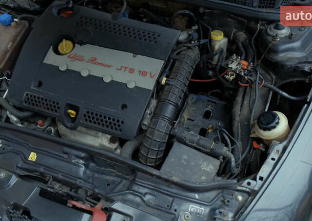 Черный Альфа Ромео ГТ, объемом двигателя 1.97 л и пробегом 120 тыс. км за 3500 $, фото 19 на Automoto.ua