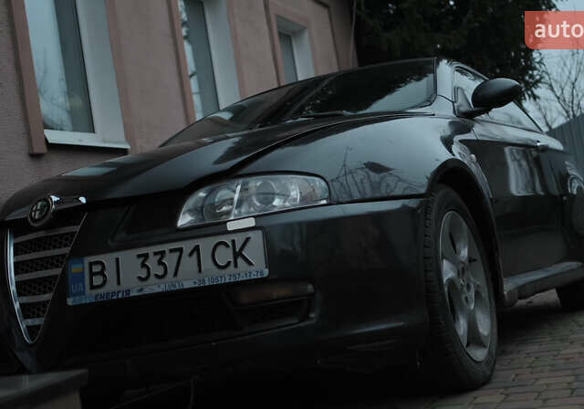 Черный Альфа Ромео ГТ, объемом двигателя 1.97 л и пробегом 120 тыс. км за 3500 $, фото 4 на Automoto.ua