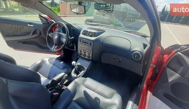 Червоний Альфа Ромео GT, об'ємом двигуна 1.97 л та пробігом 172 тис. км за 4150 $, фото 15 на Automoto.ua