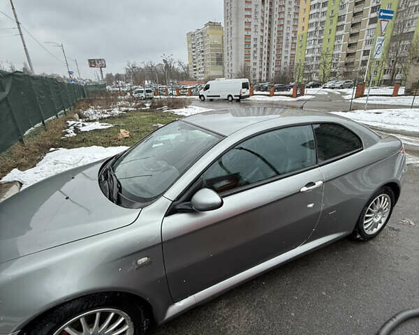 Сірий Альфа Ромео GT, об'ємом двигуна 1.97 л та пробігом 195 тис. км за 4600 $, фото 1 на Automoto.ua