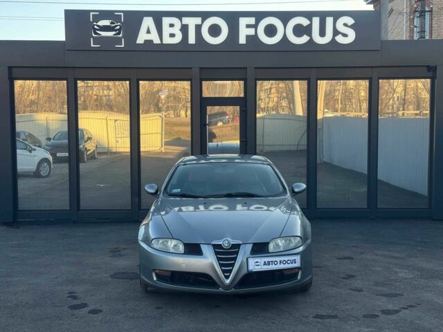 Серый Альфа Ромео ГТ, объемом двигателя 2 л и пробегом 196 тыс. км за 4790 $, фото 2 на Automoto.ua