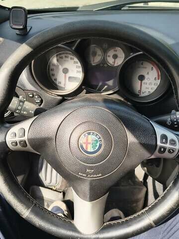 Серый Альфа Ромео ГТ, объемом двигателя 1.91 л и пробегом 268 тыс. км за 3650 $, фото 5 на Automoto.ua