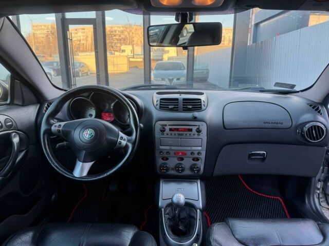 Серый Альфа Ромео ГТ, объемом двигателя 2 л и пробегом 196 тыс. км за 4790 $, фото 10 на Automoto.ua