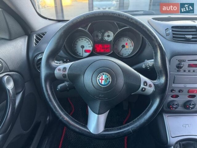 Серый Альфа Ромео ГТ, объемом двигателя 1.97 л и пробегом 196 тыс. км за 5590 $, фото 12 на Automoto.ua