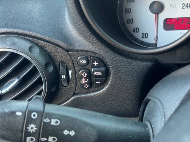 Серый Альфа Ромео ГТ, объемом двигателя 2 л и пробегом 196 тыс. км за 4790 $, фото 14 на Automoto.ua