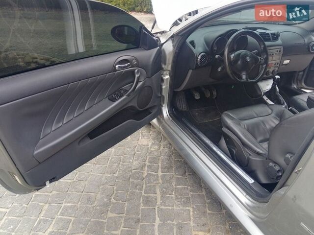 Серый Альфа Ромео ГТ, объемом двигателя 1.91 л и пробегом 245 тыс. км за 3999 $, фото 17 на Automoto.ua