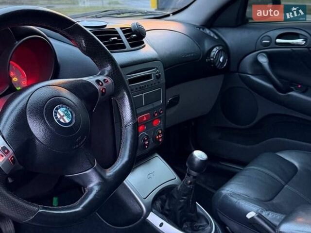 Серый Альфа Ромео ГТ, объемом двигателя 1.91 л и пробегом 245 тыс. км за 3999 $, фото 22 на Automoto.ua