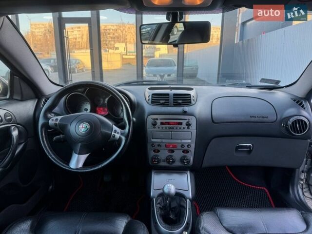 Серый Альфа Ромео ГТ, объемом двигателя 1.97 л и пробегом 196 тыс. км за 5590 $, фото 10 на Automoto.ua