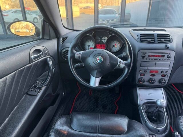 Серый Альфа Ромео ГТ, объемом двигателя 2 л и пробегом 196 тыс. км за 4790 $, фото 11 на Automoto.ua