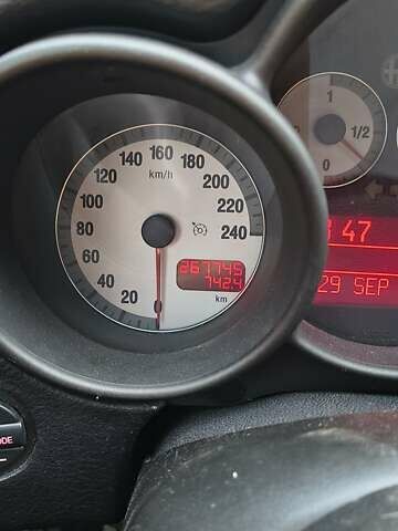 Серый Альфа Ромео ГТ, объемом двигателя 1.91 л и пробегом 268 тыс. км за 3650 $, фото 4 на Automoto.ua