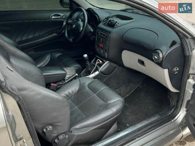 Серый Альфа Ромео ГТ, объемом двигателя 1.91 л и пробегом 245 тыс. км за 3999 $, фото 9 на Automoto.ua