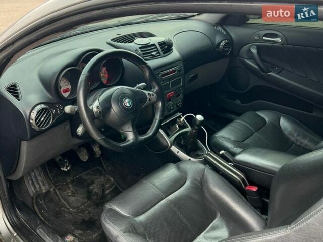 Серый Альфа Ромео ГТ, объемом двигателя 1.91 л и пробегом 245 тыс. км за 3999 $, фото 8 на Automoto.ua