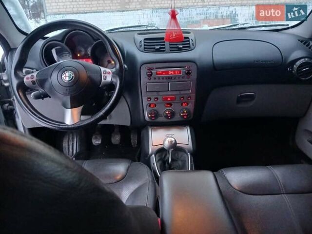 Сірий Альфа Ромео GT, об'ємом двигуна 1.97 л та пробігом 190 тис. км за 3600 $, фото 6 на Automoto.ua