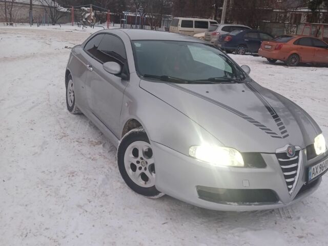 Серый Альфа Ромео ГТ, объемом двигателя 2 л и пробегом 190 тыс. км за 3600 $, фото 2 на Automoto.ua