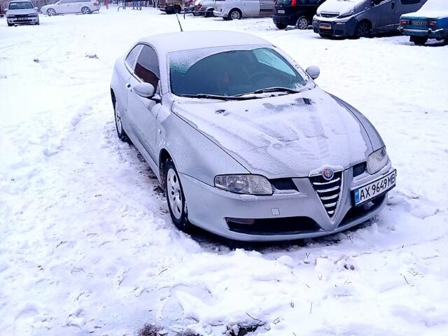 Сірий Альфа Ромео GT, об'ємом двигуна 2 л та пробігом 150 тис. км за 3999 $, фото 2 на Automoto.ua