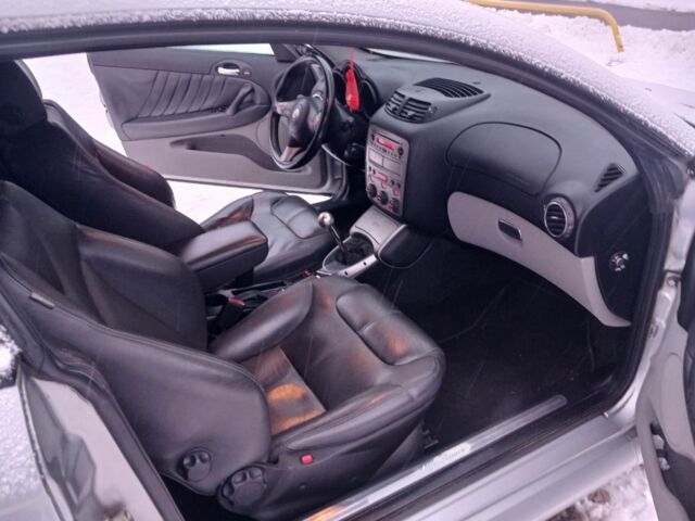 Серый Альфа Ромео ГТ, объемом двигателя 2 л и пробегом 190 тыс. км за 3600 $, фото 8 на Automoto.ua