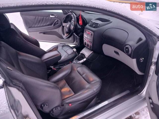 Сірий Альфа Ромео GT, об'ємом двигуна 1.97 л та пробігом 190 тис. км за 3600 $, фото 7 на Automoto.ua