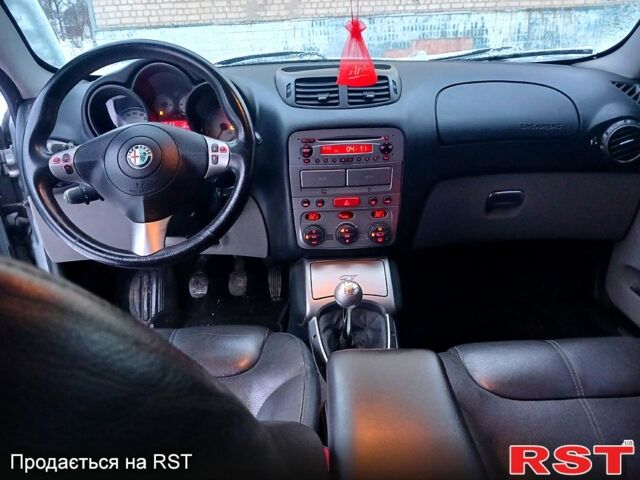 Сірий Альфа Ромео GT, об'ємом двигуна 2 л та пробігом 150 тис. км за 3999 $, фото 7 на Automoto.ua