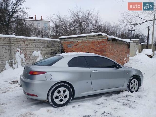 Серый Альфа Ромео ГТ, объемом двигателя 1.97 л и пробегом 190 тыс. км за 3700 $, фото 4 на Automoto.ua