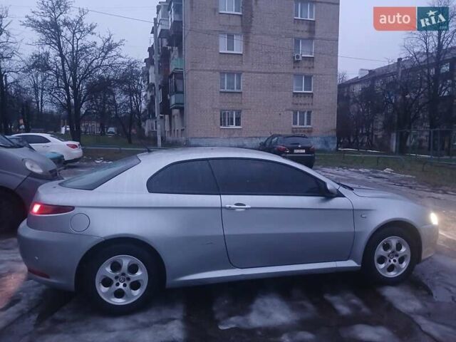 Серый Альфа Ромео ГТ, объемом двигателя 1.97 л и пробегом 190 тыс. км за 3700 $, фото 2 на Automoto.ua