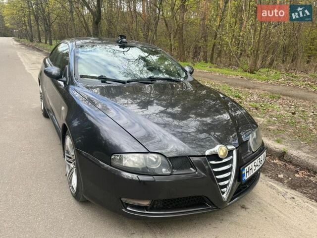 Серый Альфа Ромео ГТ, объемом двигателя 1.97 л и пробегом 196 тыс. км за 3500 $, фото 2 на Automoto.ua