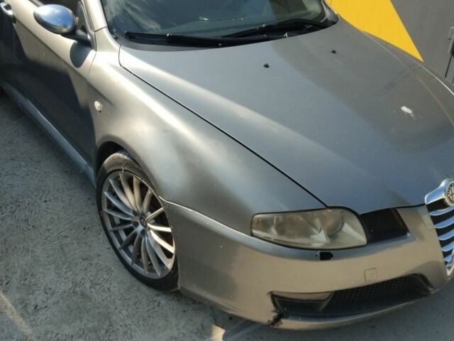 Серый Альфа Ромео ГТ, объемом двигателя 1.9 л и пробегом 273 тыс. км за 3000 $, фото 1 на Automoto.ua