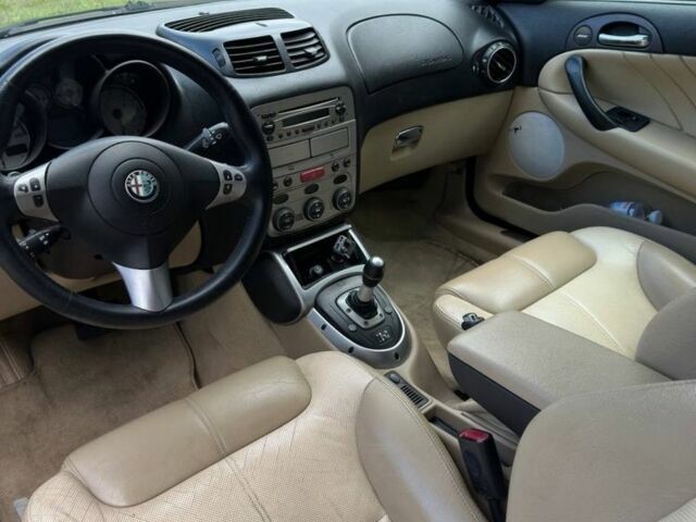 Синий Альфа Ромео ГТ, объемом двигателя 2 л и пробегом 198 тыс. км за 3000 $, фото 4 на Automoto.ua