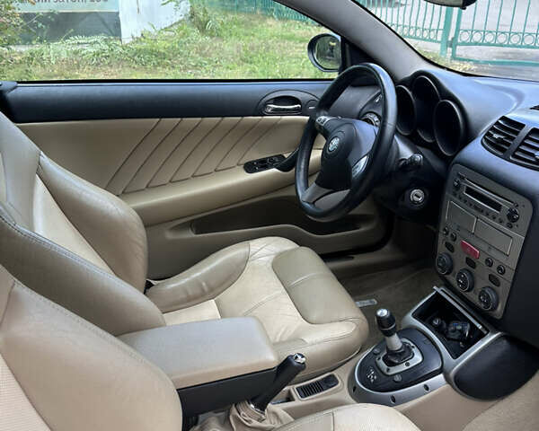 Синий Альфа Ромео ГТ, объемом двигателя 1.97 л и пробегом 200 тыс. км за 4600 $, фото 11 на Automoto.ua