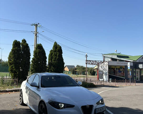 Белый Альфа Ромео Джулия, объемом двигателя 2.14 л и пробегом 182 тыс. км за 19900 $, фото 2 на Automoto.ua