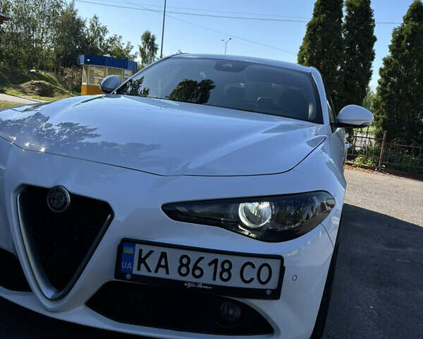 Белый Альфа Ромео Джулия, объемом двигателя 2.14 л и пробегом 182 тыс. км за 19900 $, фото 14 на Automoto.ua